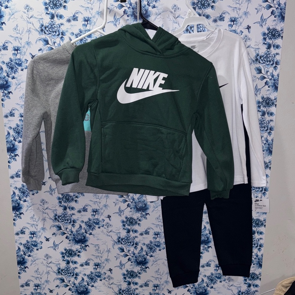 Nike Forest Green Hoodie Set with Black and White